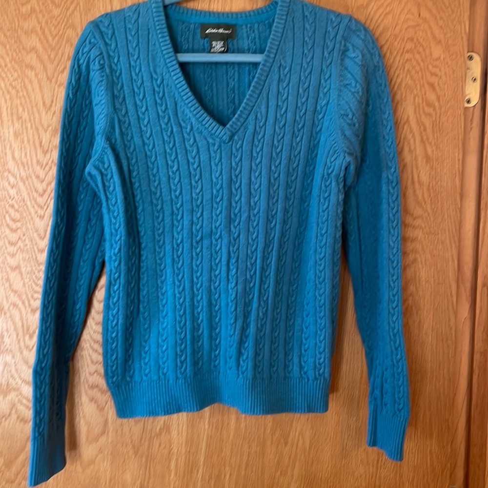 Like new Eddy Bauer cable knit sweater.